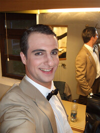 Ulf Bunde als Knut in der Tonfilmschlager-Revue "Von Kopf bis Fuß auf Liebe eingestellt", Landestheater Detmold, 2006